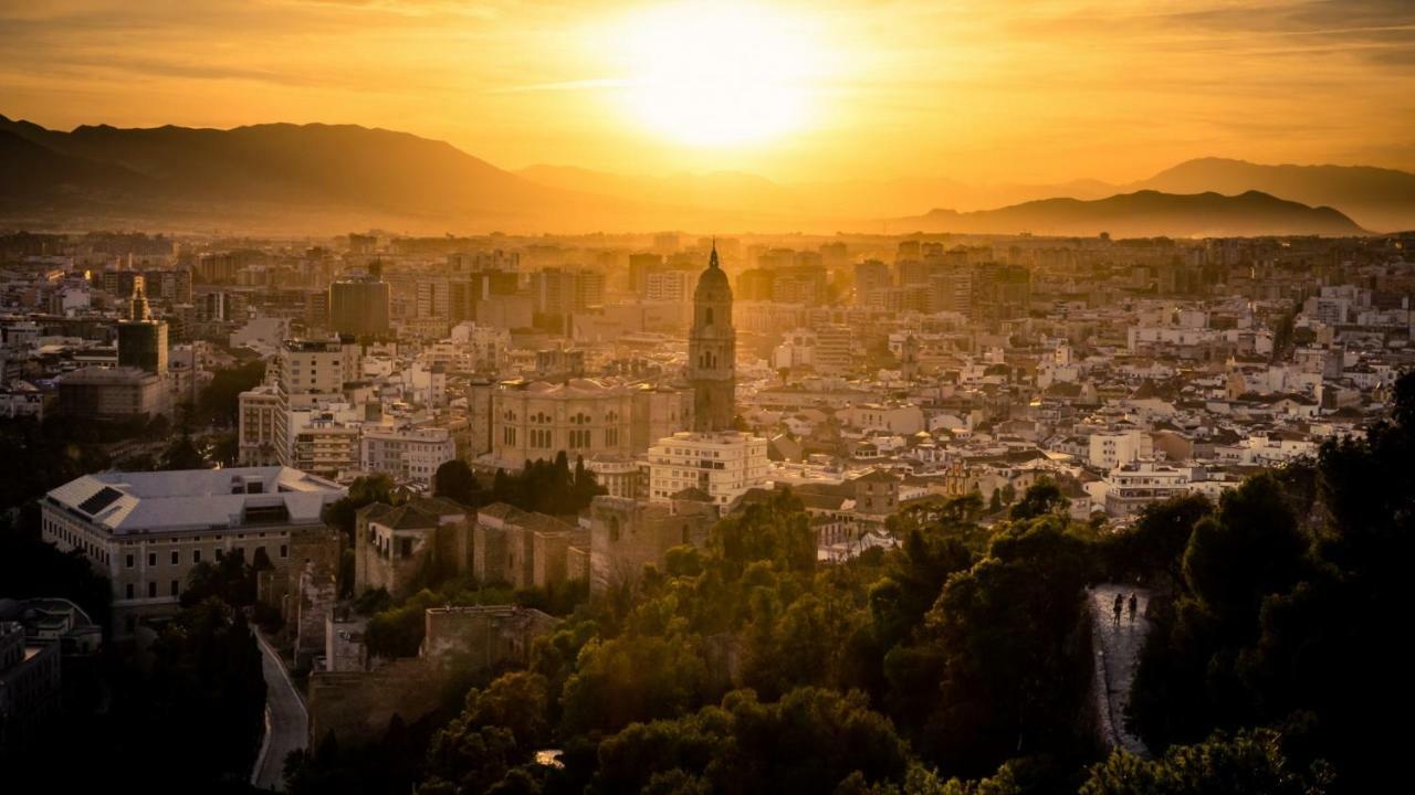 Genuar Apartments Malaga Center. Free Parking Екстериор снимка